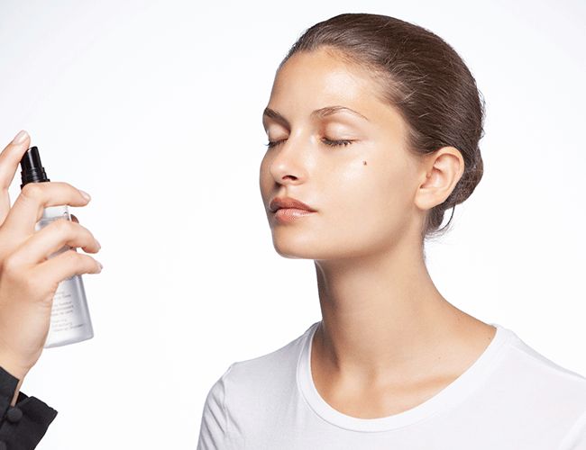 Ein Fixing Spray grundiert und erfrischt Deine Haut| ARTDECO 