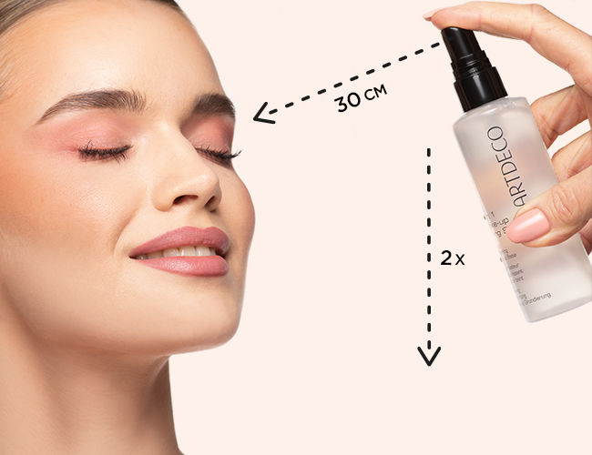 Eine Frau mit geschlossenen Augen und ein Fixing Spray